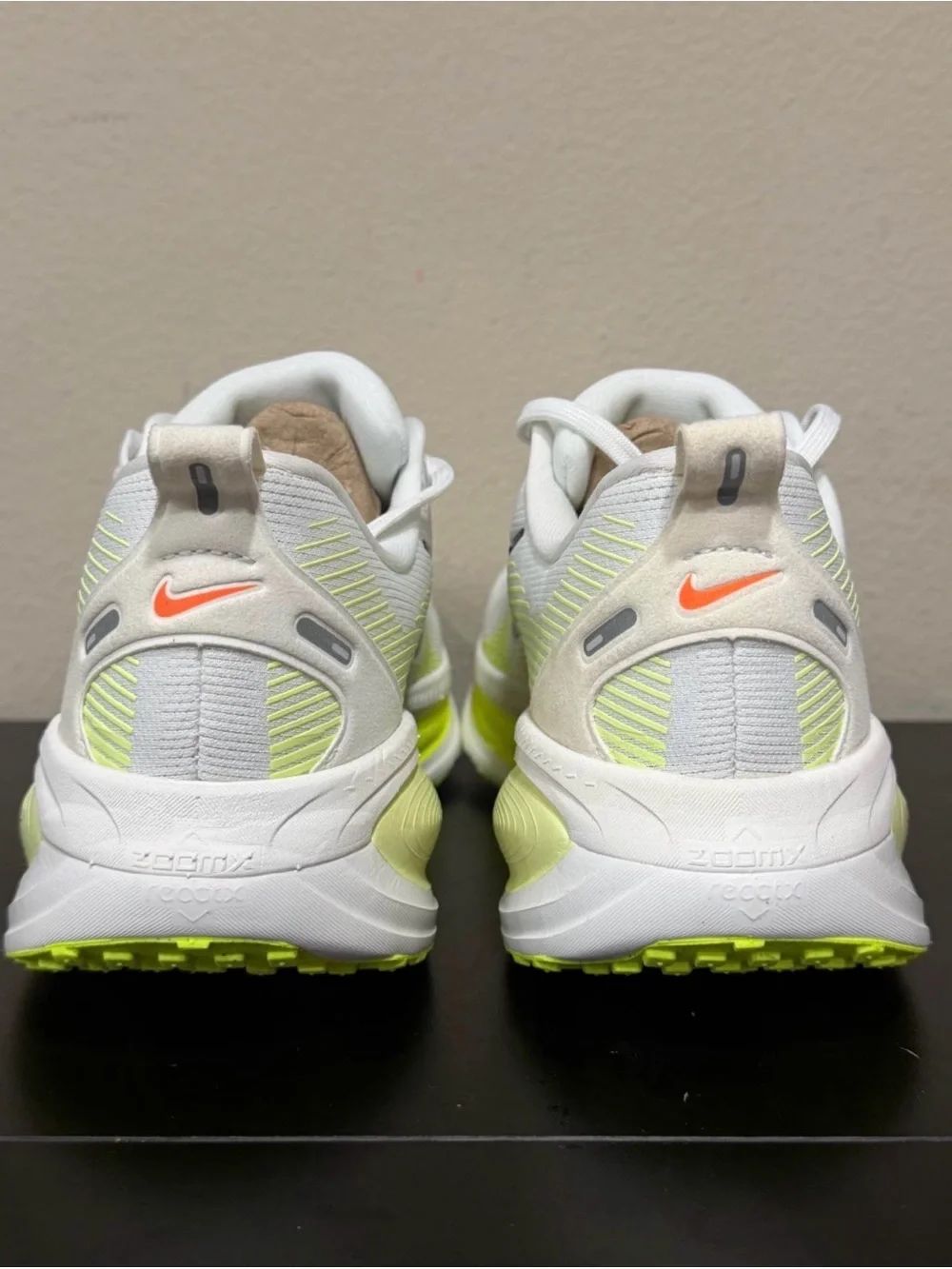 Nike Vomero 18 White Bolt size 8